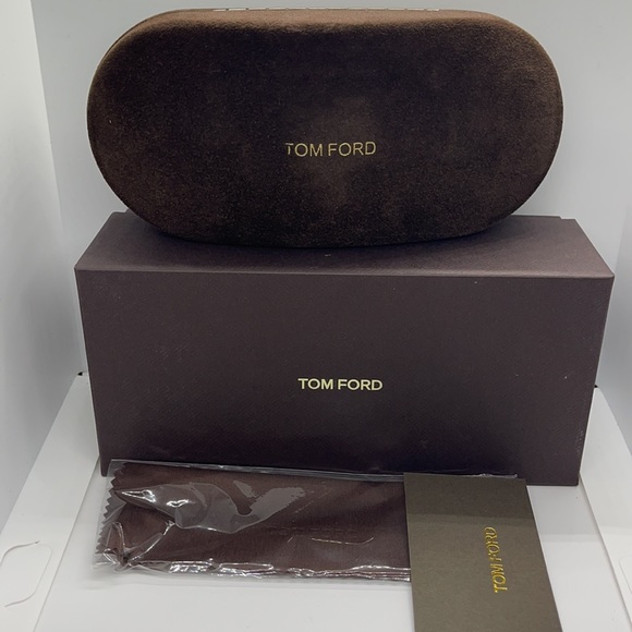 Brand New Tom Ford Half Moon sunglass case/Cloth - Picture 3 of 6